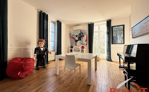 Castle for Sale in Brive-la-Gaillarde, Nouvelle-Aquitaine, France