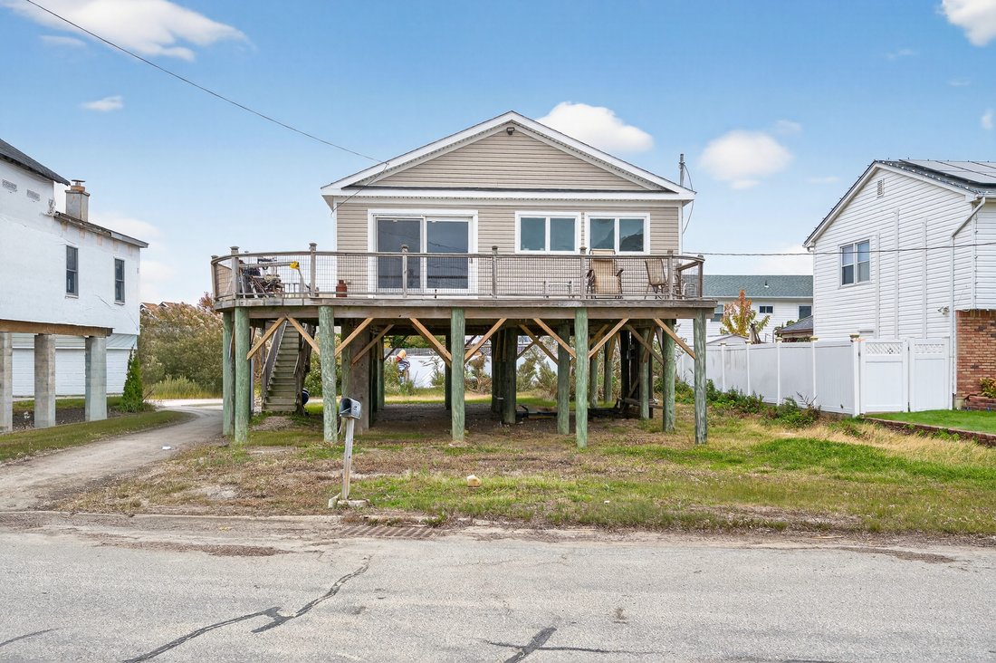 House in Lindenhurst, New York, United States 1 - 16540227