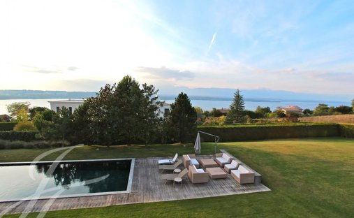 Castle Life At Your Fingertips