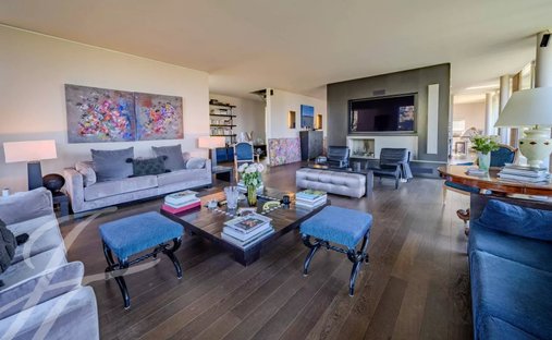 Castle Life At Your Fingertips