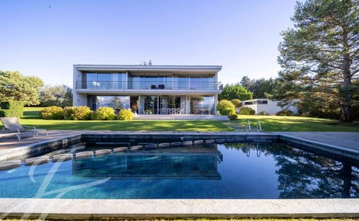 Castle Life At Your Fingertips