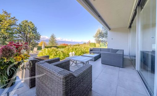 Castle Life At Your Fingertips