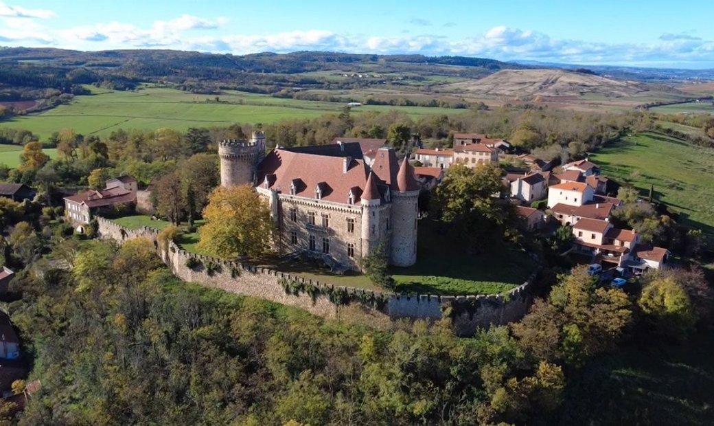 Castle for Sale in Brioude, Auvergne-Rhône-Alpes, France