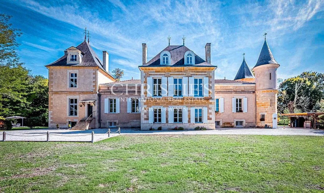 Splendid 19th Century Château, Renovated And Full Of Timeless Charm, Located Just Outside Bordeaux