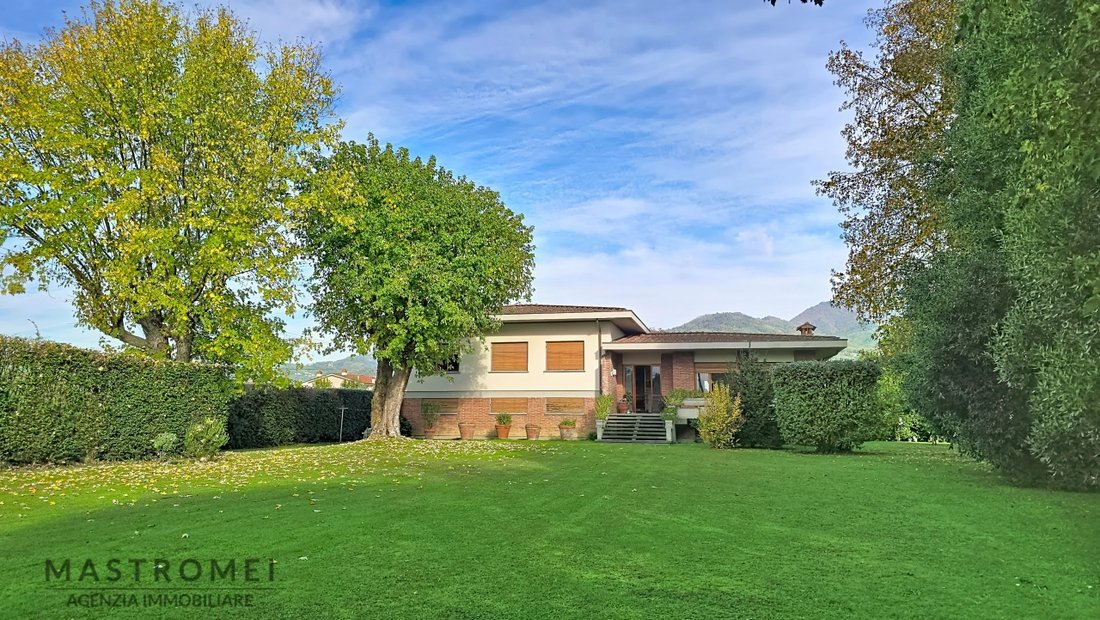 Villa in Center, Capannori, Tuscany 1 - 16620526