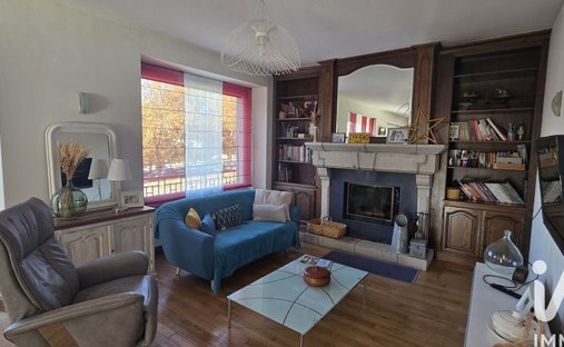 Castle for Sale in Aurillac, Auvergne-Rhône-Alpes, France