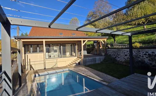 Castle for Sale in Aurillac, Auvergne-Rhône-Alpes, France