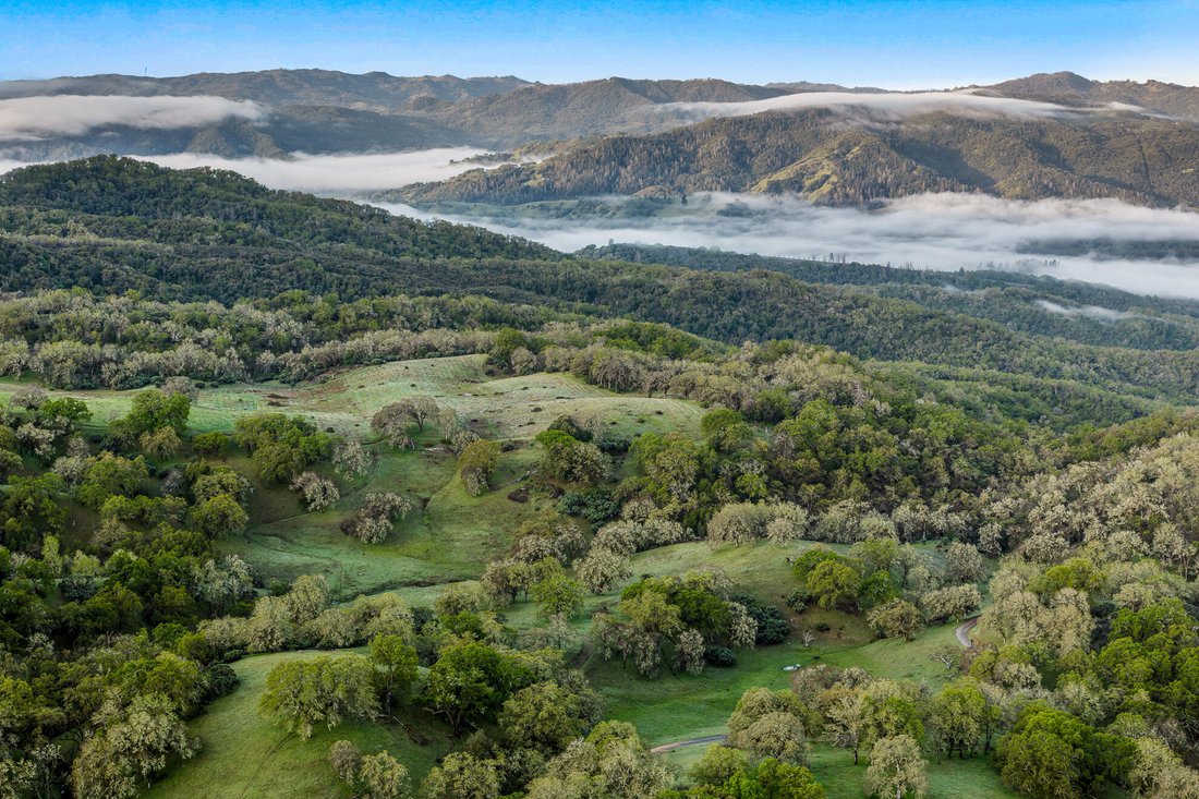 House in Ukiah, California, United States 3 - 16618773