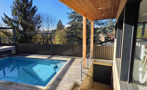 Castle for Sale in Aurillac, Auvergne-Rhône-Alpes, France