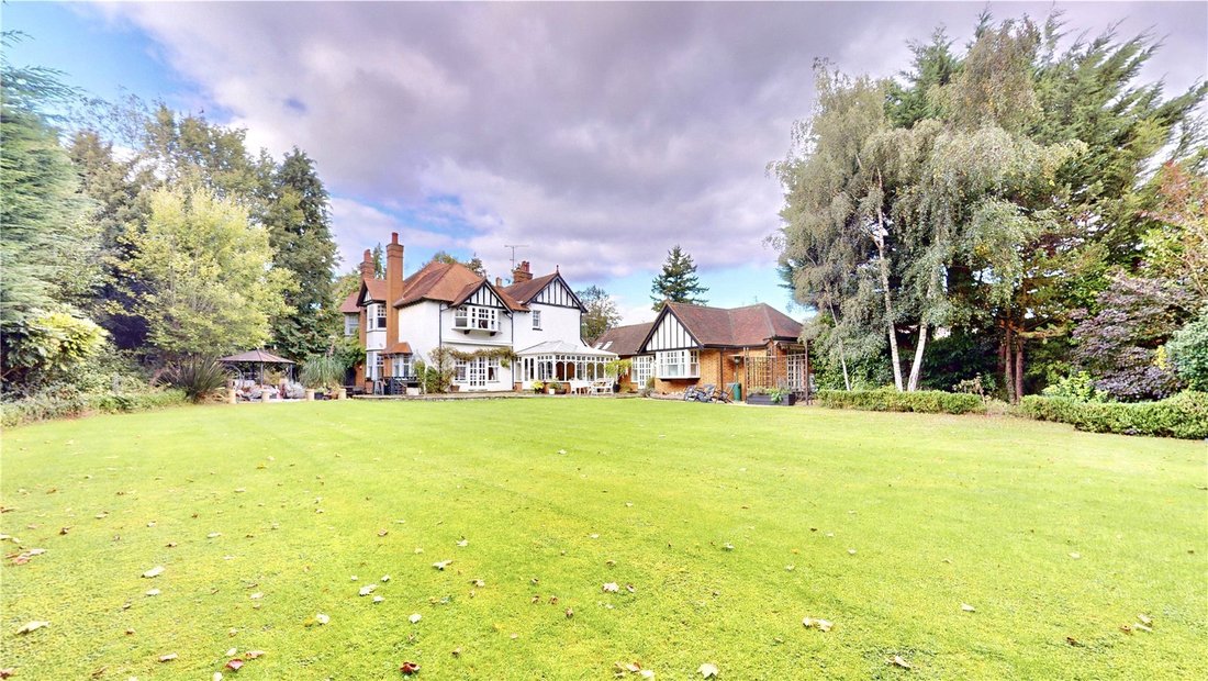 House in Beaconsfield, England 1 - 16619258