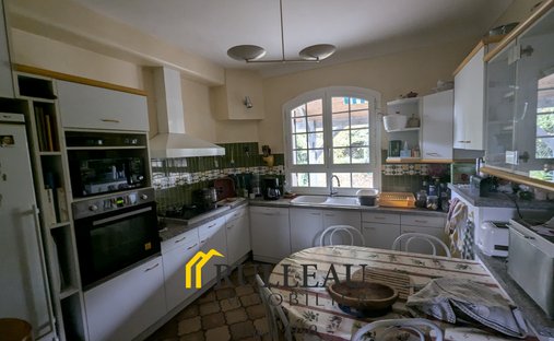 Castle for Sale in Bouliac, Nouvelle-Aquitaine, France