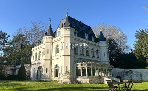 Villa in Forêt de Fausses Reposes, Ville-d'Avray, France 1