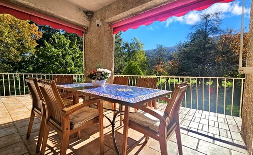 Castle for Sale in Plan-d'Aups-Sainte-Baume, Provence-Alpes-Côte d'Azur, France