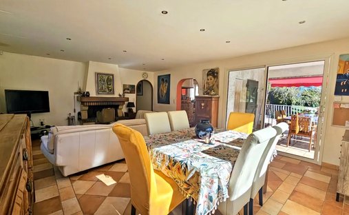 Castle for Sale in Plan-d'Aups-Sainte-Baume, Provence-Alpes-Côte d'Azur, France