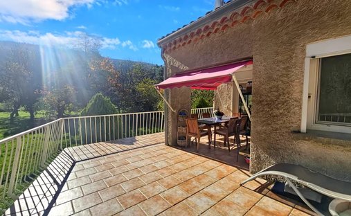 Castle for Sale in Plan-d'Aups-Sainte-Baume, Provence-Alpes-Côte d'Azur, France