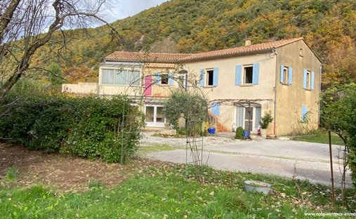 Villa in Savoillan, Provence-Alpes-Côte d'Azur, France 1