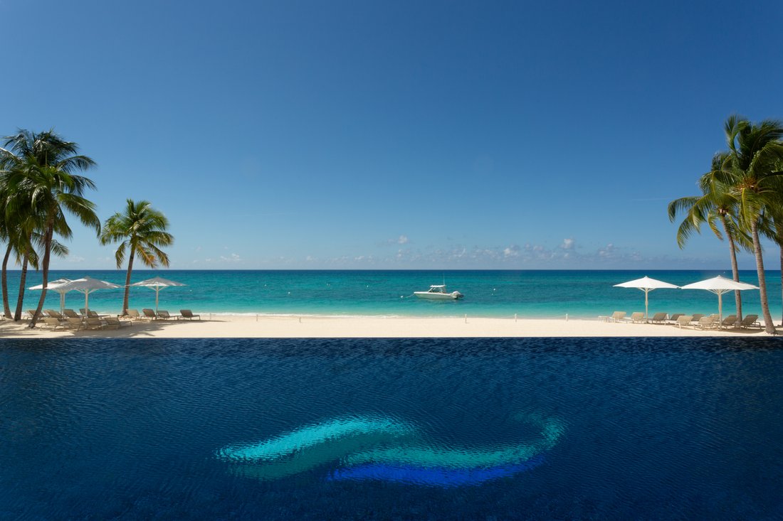 Condo in George Town, George Town, Cayman Islands 1 - 16621004