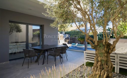 Castle for Sale in Villeneuve-lès-Maguelone, Occitanie, France