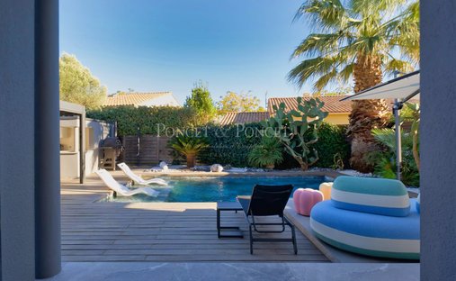 Castle for Sale in Villeneuve-lès-Maguelone, Occitanie, France