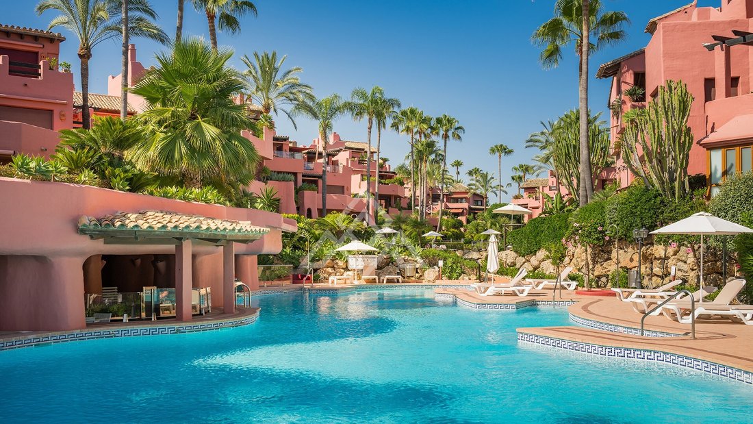 Apartment in Gualdalmansa, Estepona, Andalusia 1 - 16621473
