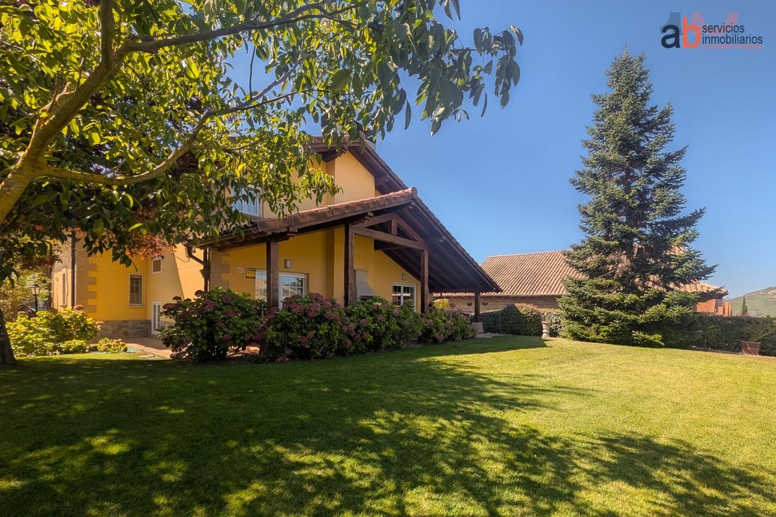 Chalet in Noain (Valle de Elorz) / Noain (Elortzibar), Navarre, Spain 1 - 14814569