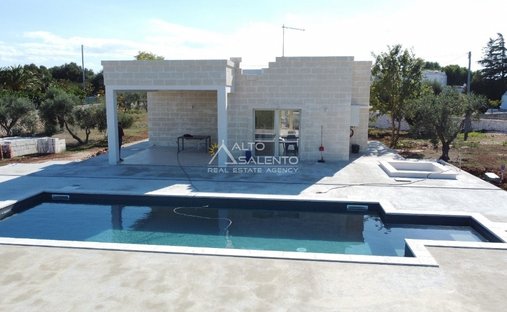 Villa in Ludovico Street - Corso Umberto I - Vittorio Emanuele Street, Ostuni, Apulia 1