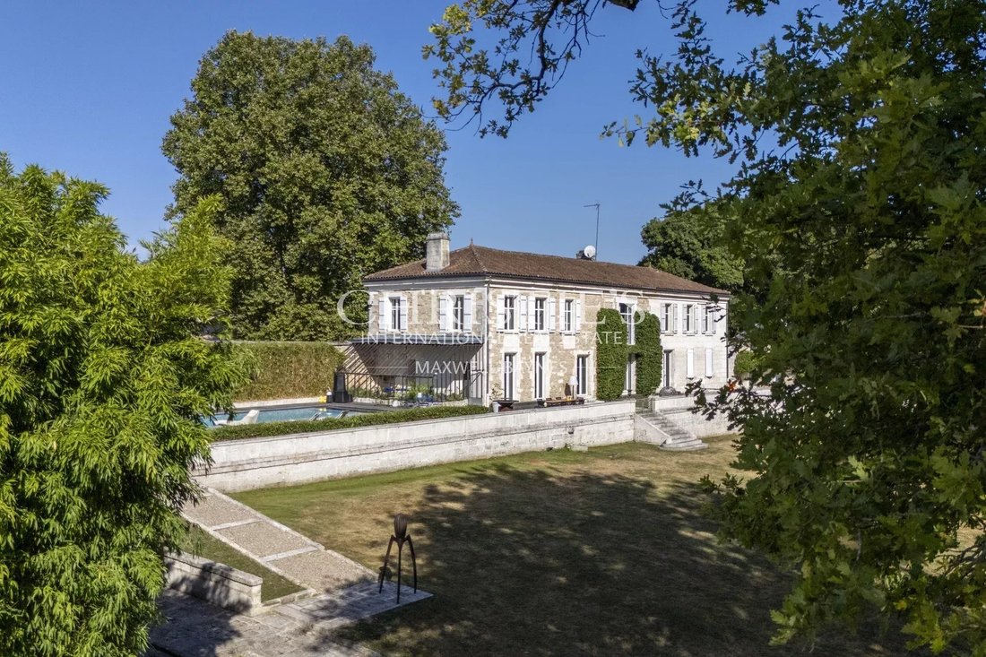 Estate in Saint Ausone-Saint Martin-Saint Gelais, Angoulême, France 1 - 16623220