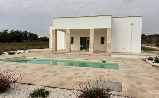 Villa in Ludovico Street - Corso Umberto I - Vittorio Emanuele Street, Ostuni, Apulia 1