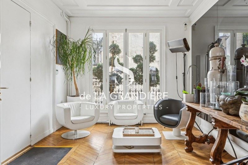 Apartment in Triangle d'Or, Paris 8e Arrondissement, Paris 5 - 16622798