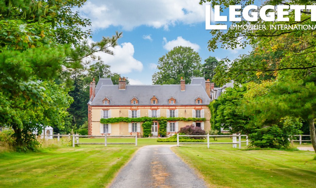 17th Century Château In Normandy, 650 M² Restored With Grounds And Outbuildings, 2h From Paris