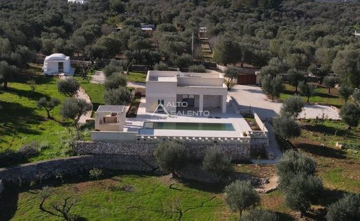 Villa en Calle Ludovico - Corso Umberto I - Calle Vittorio Emanuele, Ostuni, Apulia 1