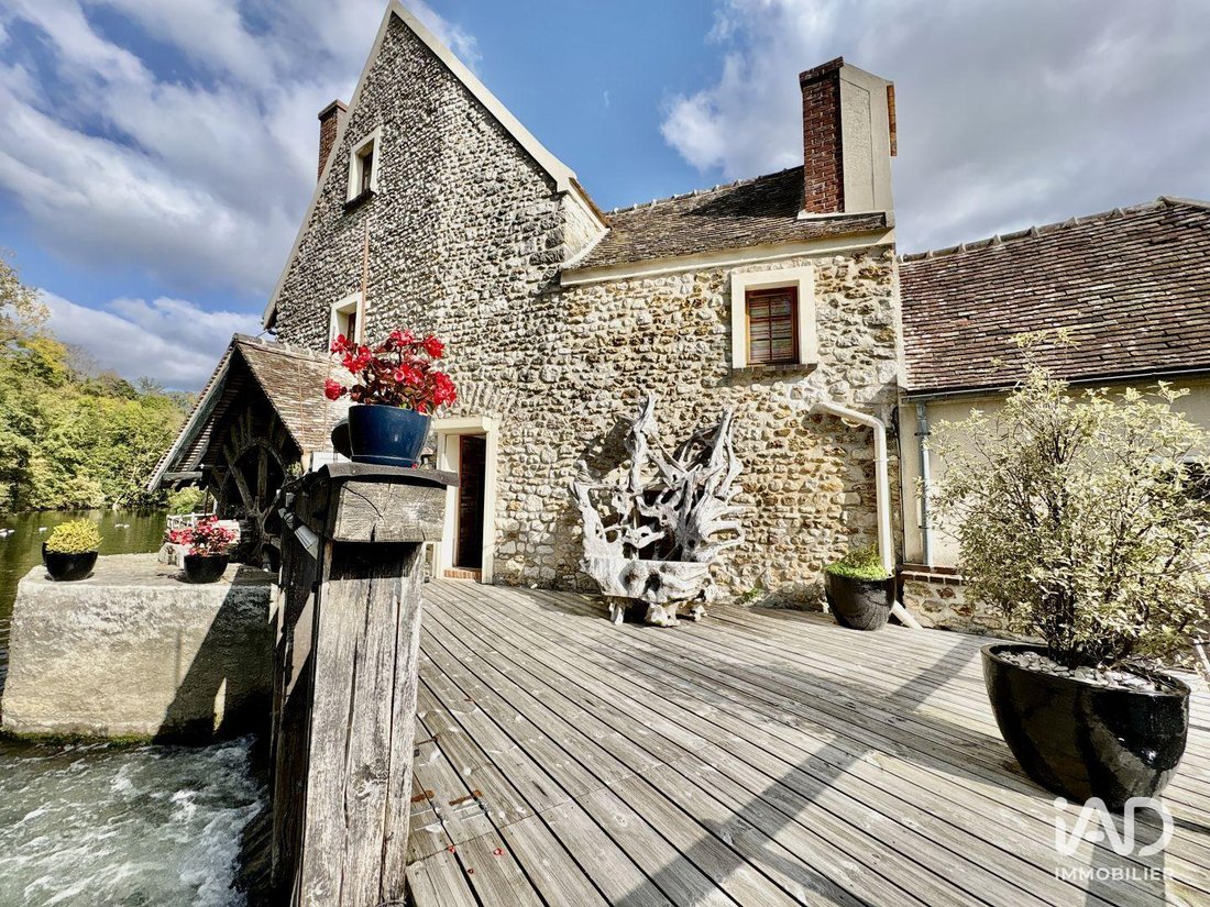 Varennes-Jarcy, Ile-de-France, France 2 - 16624972