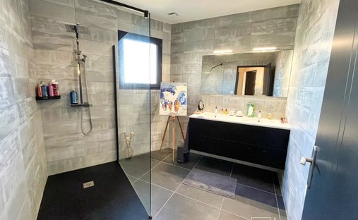 The Aristocratic Chateau Of Beechwood