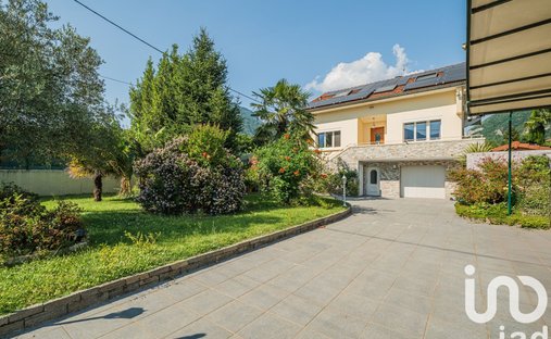 House in Barnave-Saint Robert, Saint-Egreve, France 1