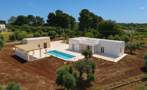 Villa in Ludovico Street - Corso Umberto I - Vittorio Emanuele Street, Ostuni, Apulia 1
