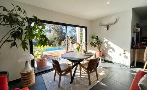 The Aristocratic Chateau Of Beechwood