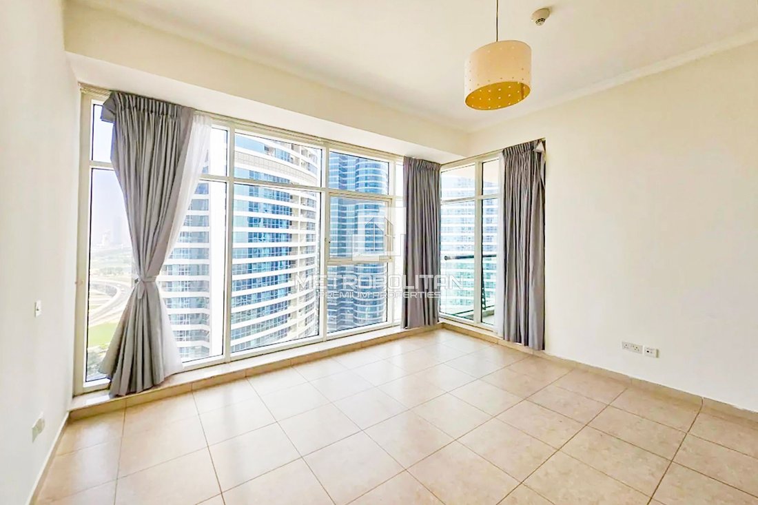 Apartment in JLT / Jumeirah Lakes Towers, Dubai, United Arab Emirates 1 - 16624259