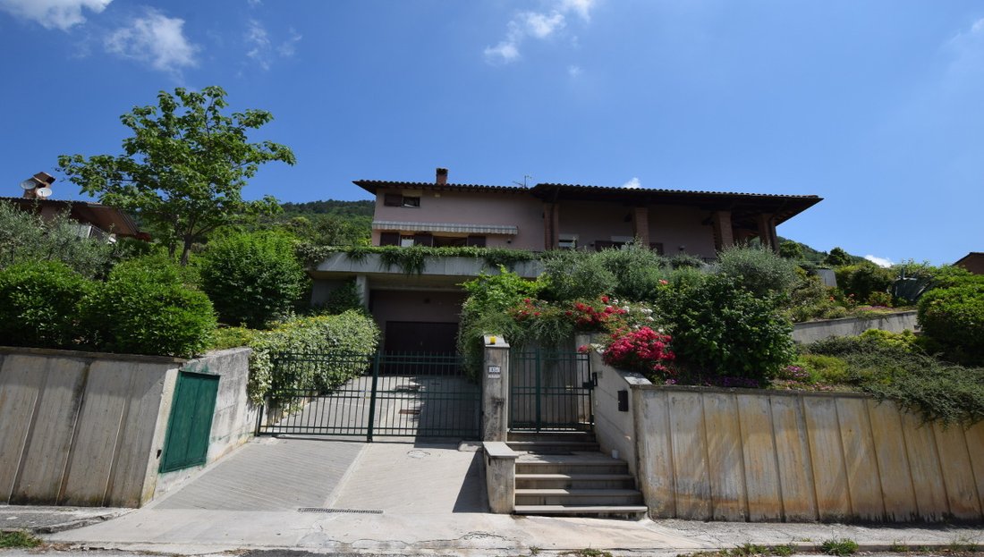Villa a Gubbio, Umbria, Italia 2 - 16623140
