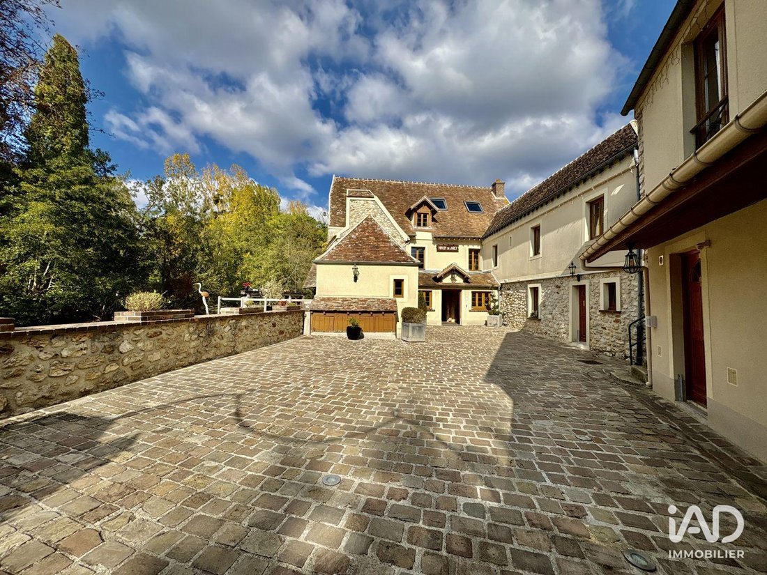 Varennes-Jarcy, Ile-de-France, France 3 - 16624972