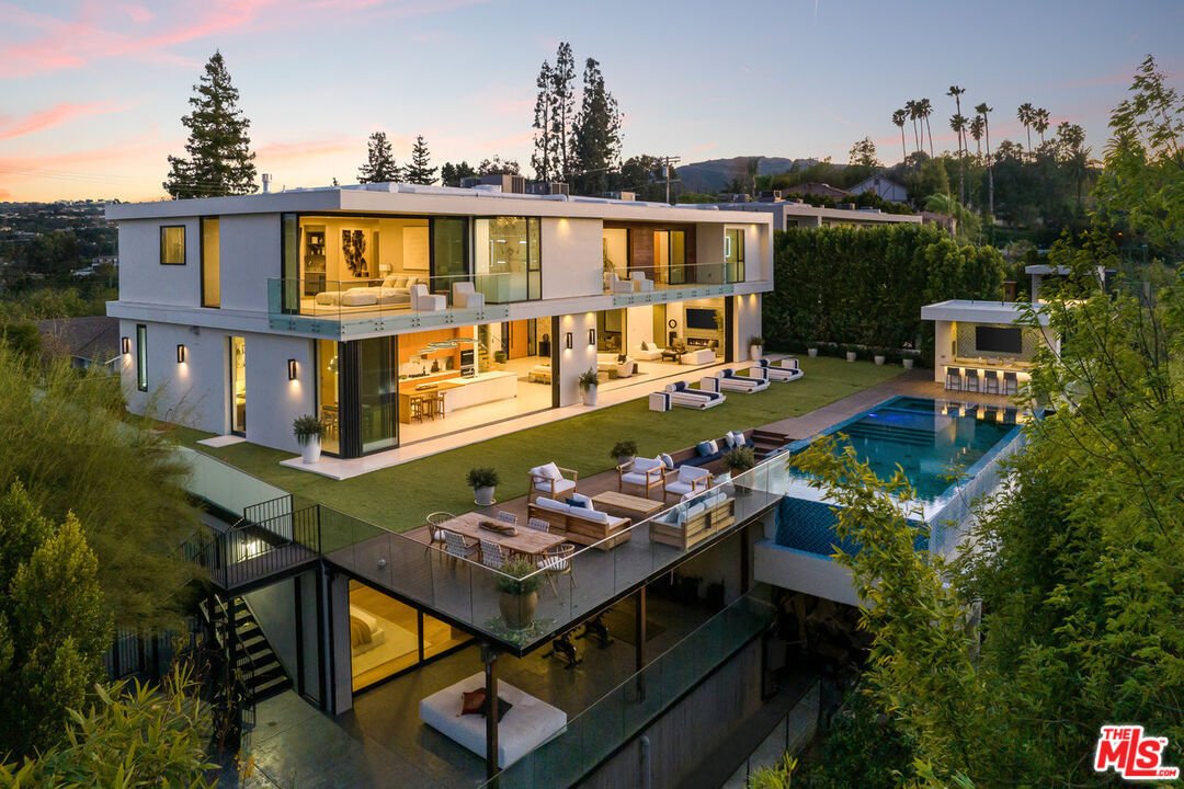 Los Angeles, California, United States 3 - 16626190