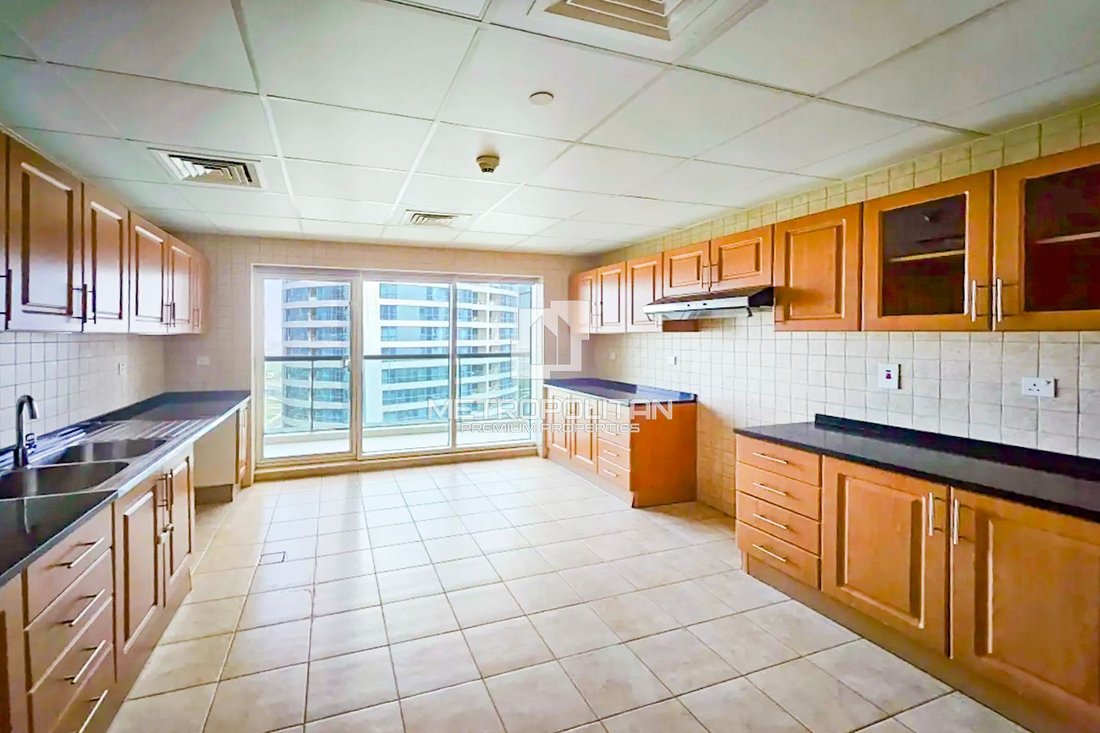 Apartment in JLT / Jumeirah Lakes Towers, Dubai, United Arab Emirates 2 - 16624259
