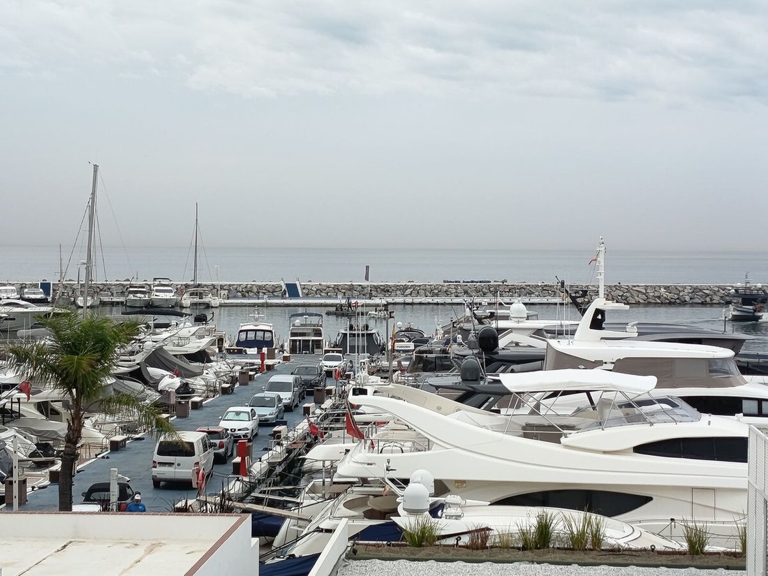 Apartamento en Playa Puerto Banús, Marbella, España 1 - 16623775