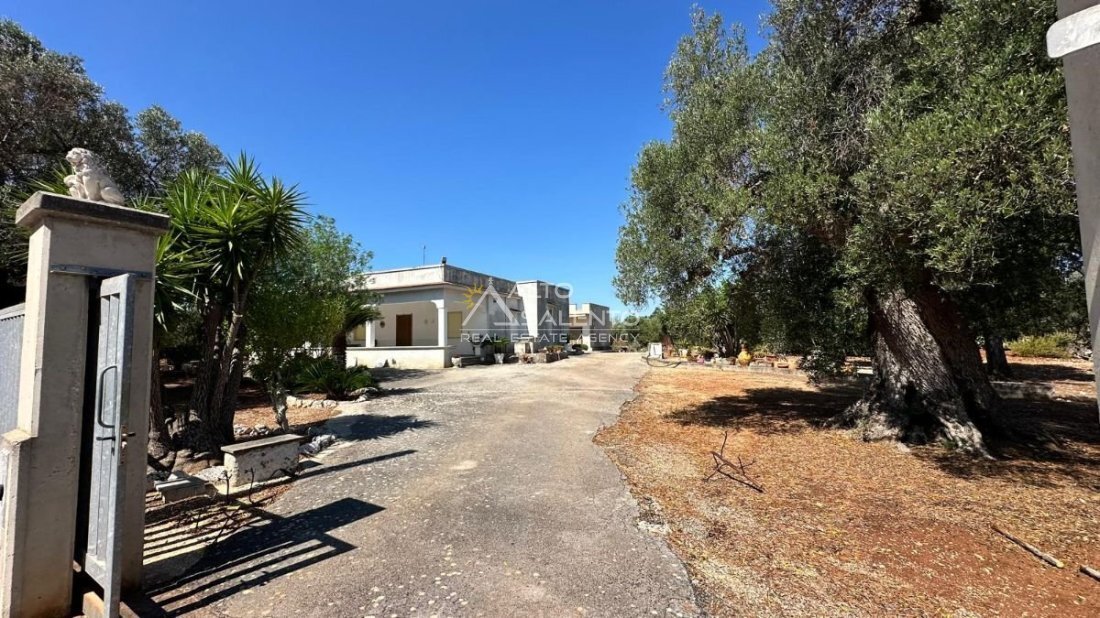 Villa in Carovigno, Apulia, Italy 1 - 16624532