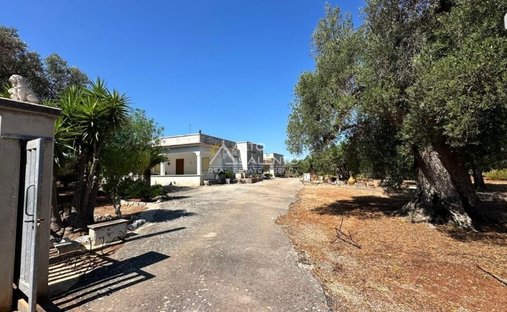 Villa in Carovigno, Apulien, Italien 1