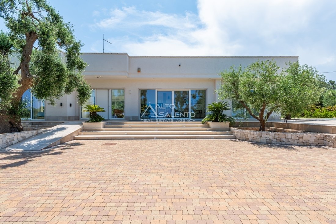 Villa en Carovigno, Apulia, Italia 1 - 16624544