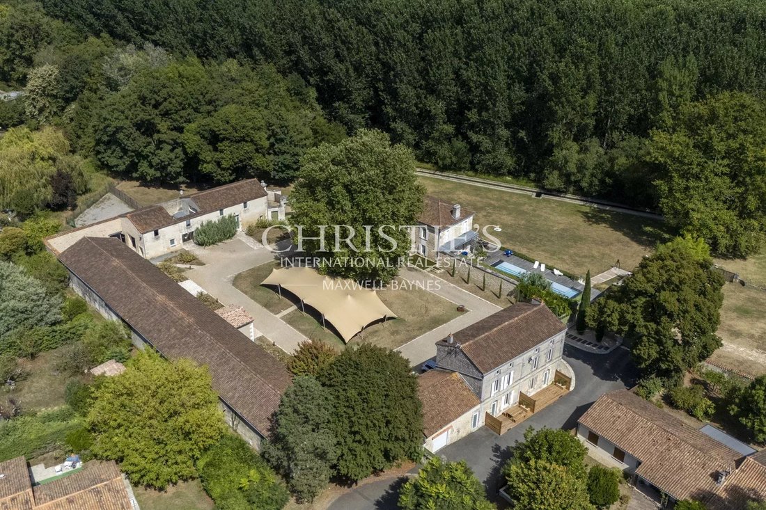 Estate in Saint Ausone-Saint Martin-Saint Gelais, Angoulême, France 3 - 16623220