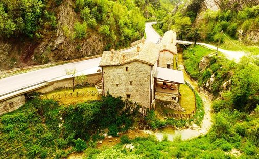 Estate in Gubbio, Umbria, Italy 1