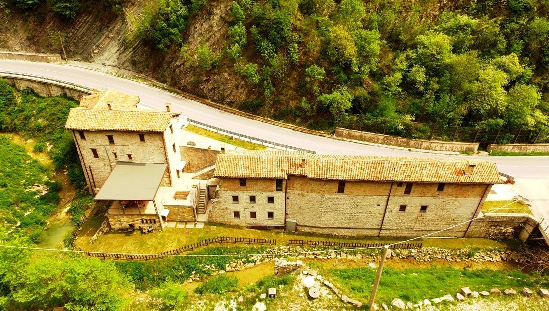 Estate in Gubbio, Umbria, Italy 4 - 16623091