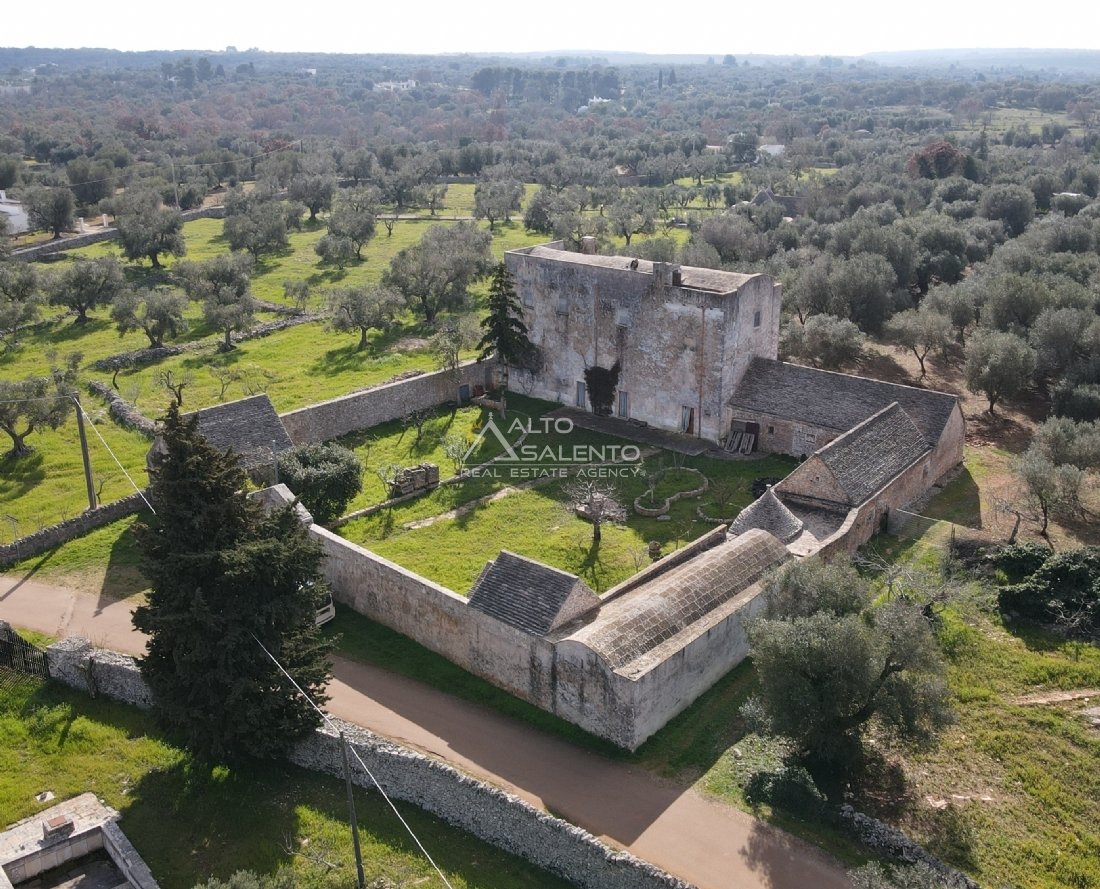 Estate in Ceglie Messapica, Apulia, Italy 1 - 16624469