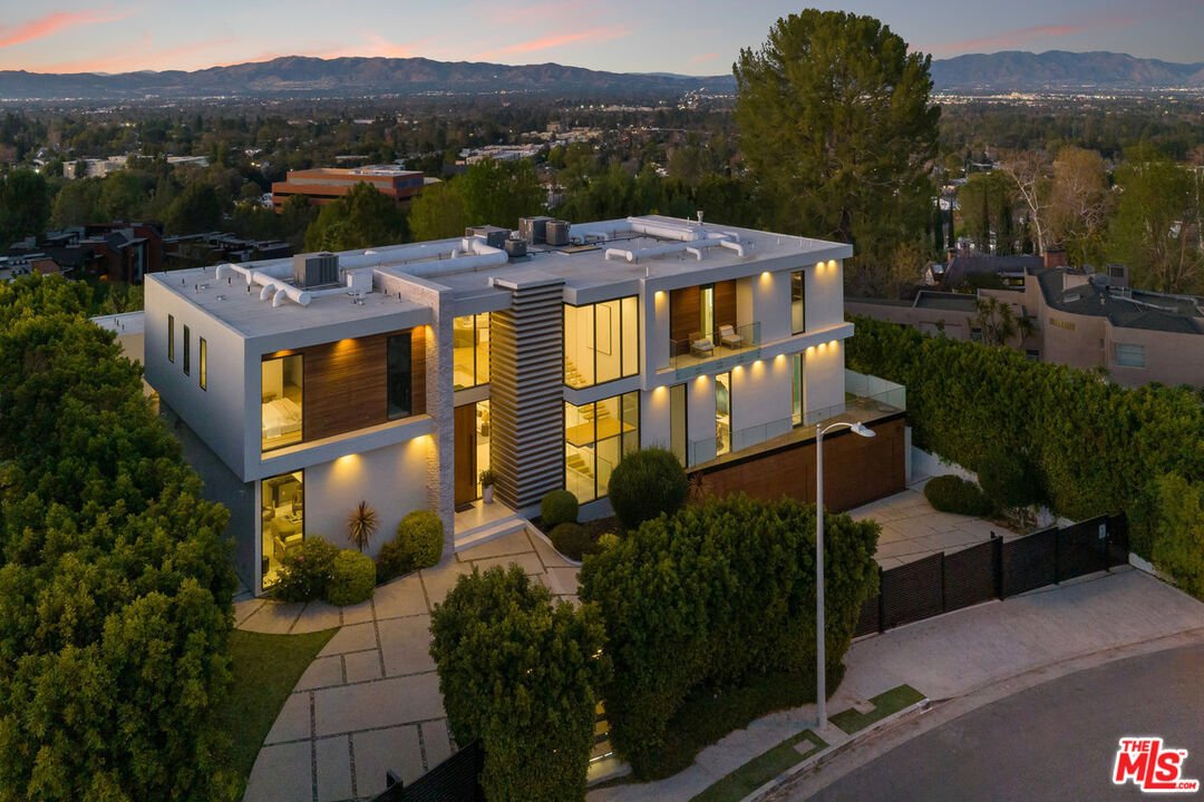 Los Angeles, California, United States 1 - 16626190